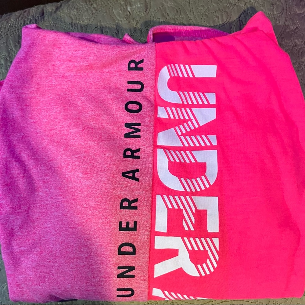 Woman’s medium under armor short sleeved shirt
